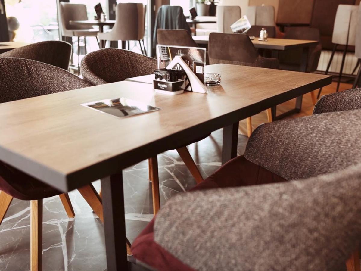 Motel Rezime เซนิซา ภายนอก รูปภาพ